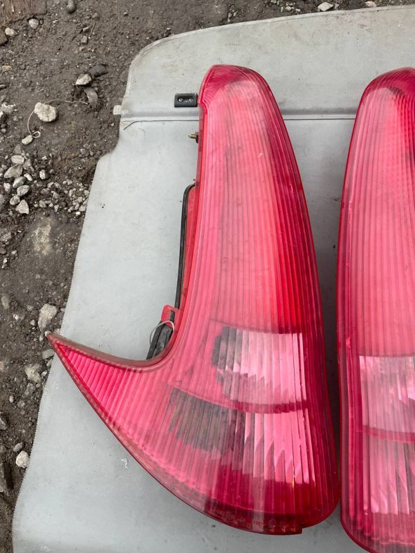 Задні стопи лівий правий ліхтарі стопи Peugeot 206sw пежо Універсал