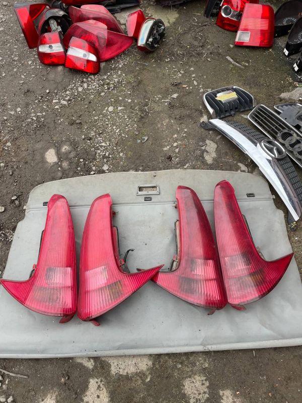 Задні стопи лівий правий ліхтарі стопи Peugeot 206sw пежо Універсал