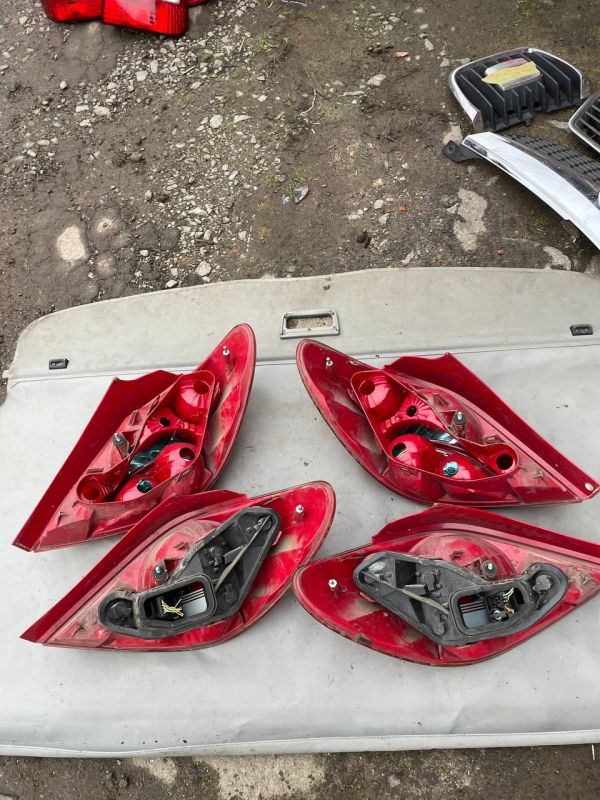 Стопи ліхтарі лівий правий Peugeot 207 пежо хетчбек фонарь