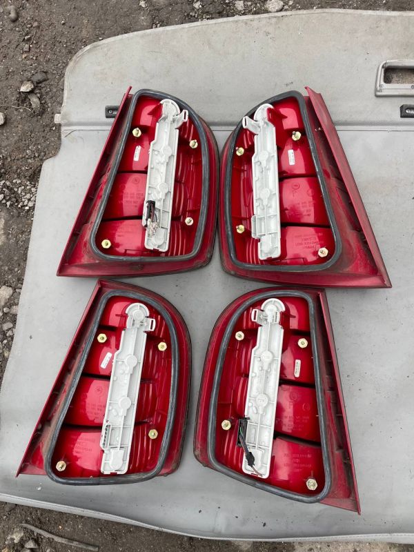 Задні стопи ліхтарі правий лівий ліхтар Skoda Fabia Шкода 