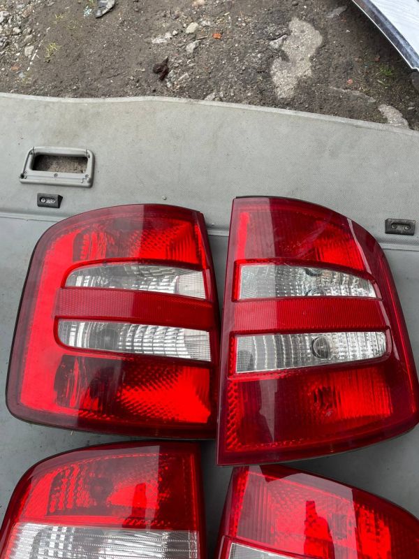 Задні стопи ліхтарі правий лівий ліхтар Skoda Fabia Шкода 