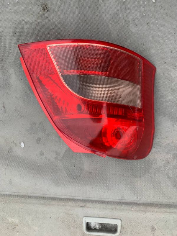 Задні ліхтарі стопи Toyota Yaris 2 Тойота Яріс 2 фонарь лівий