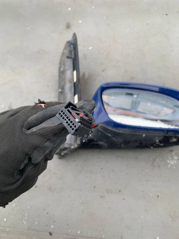 Дзеркало заднього виду праве Volkswagen Touran 2003-2010