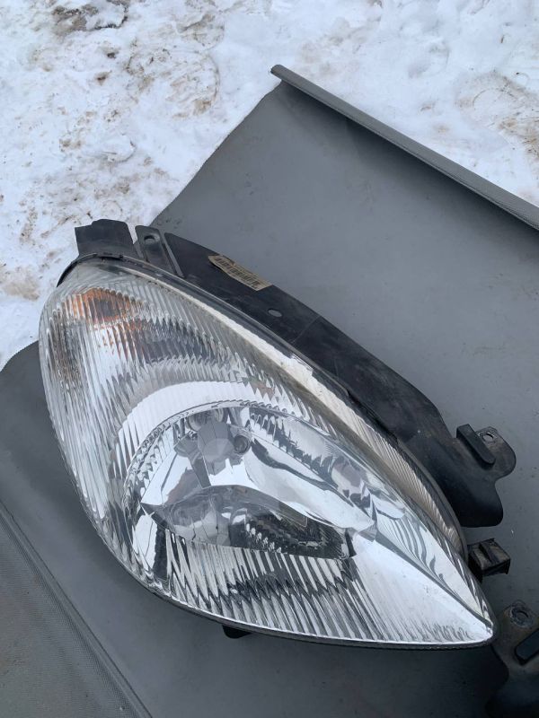 Фари передні права ліва Peugeot/Citroen Xsara Picasso 