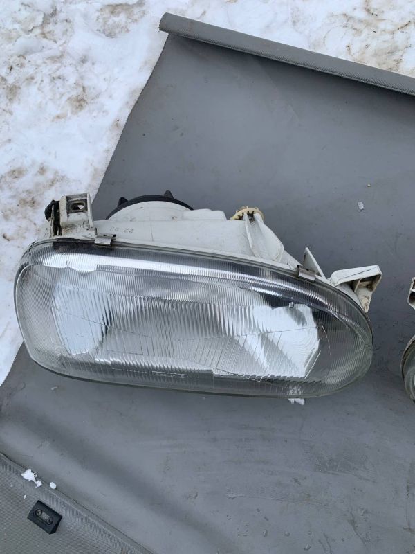 Фари передні ліва права Фольксваген Гольф Volkswagen Golf 3