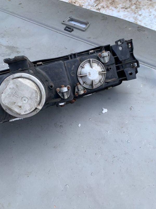 Фара передня ліва Mazda 626 GD 88-96