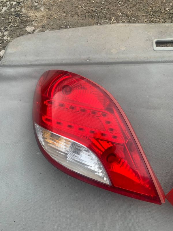 Задній лівий правий ліхтар,стоп фонарь фара задня Peugeot 207 Пежо 207