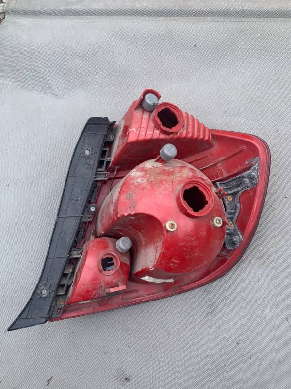 Ліхтар cтоп фонарь задній лівий правий Hyundai Accent хетчбек 