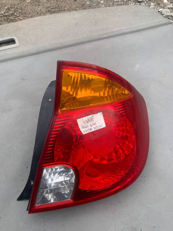Ліхтар cтоп фонарь задній лівий правий Hyundai Accent хетчбек 