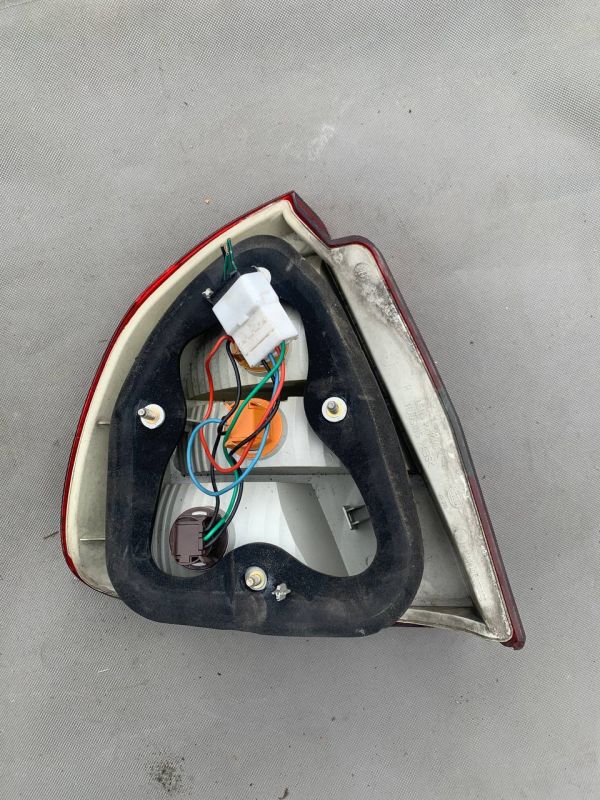 Задні ліхтарі стопи лівий правий фонарь Mitsubishi Carisma Митсубиси 