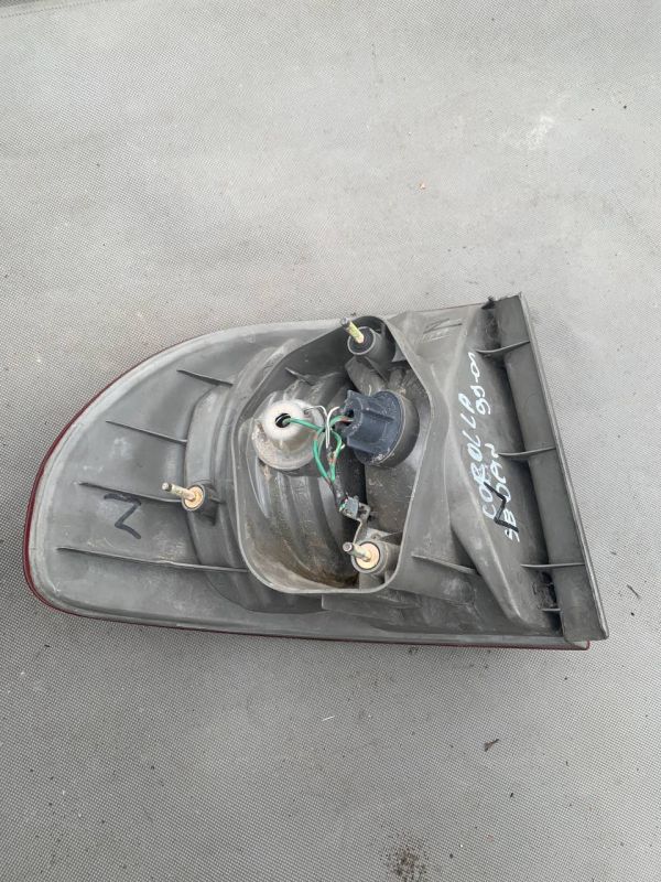 Ліхтар стоп фонарь задній правий лівий Toyota Corolla Седан