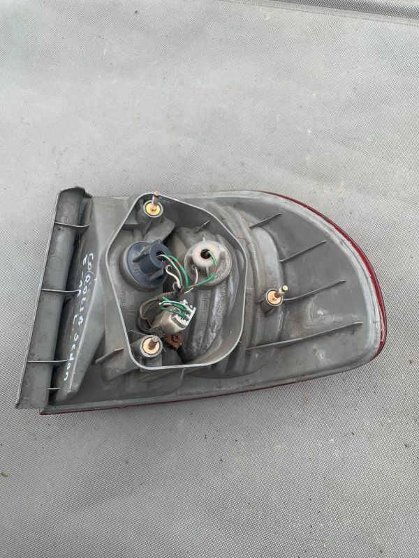 Ліхтар стоп фонарь задній правий лівий Toyota Corolla Седан