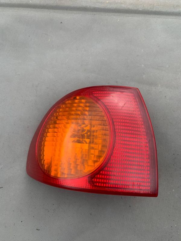 Ліхтар стоп фонарь задній правий лівий Toyota Corolla Седан