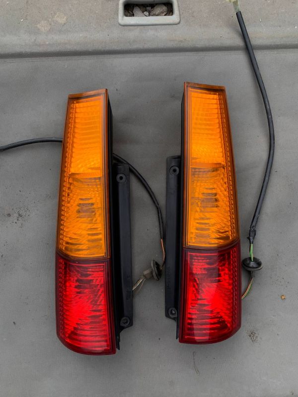 Фонарі ліхтарі стопи задні лівий правий сузукі ігніс suzuki ignis