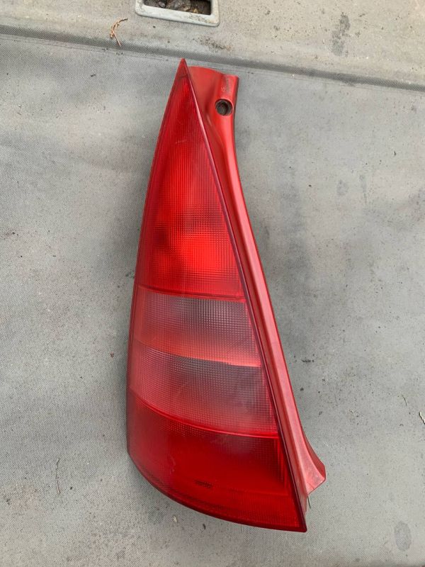 Стоп ліхтар лівий Citroen c3 задні ліхтарі лівий фонарь
