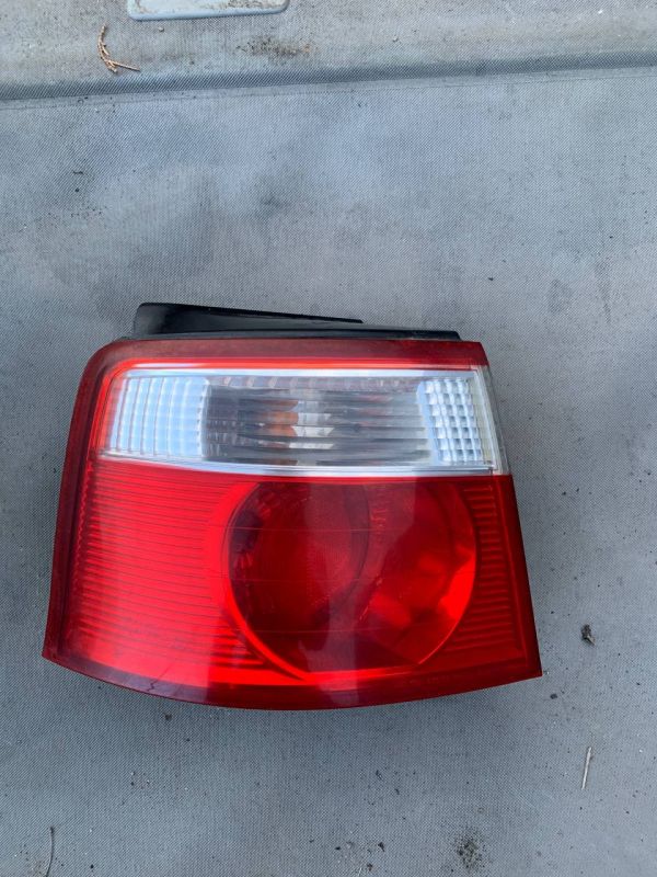 Стопи фари ліхтарі KIA CARENS I ліва фара задня