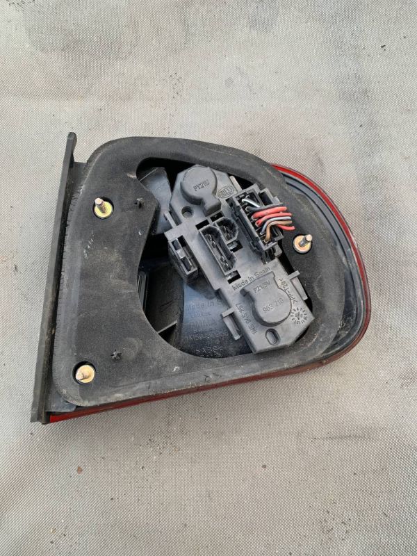 Стоп ліхтар фонарь лівий Seat toledo задній Сеат толедо