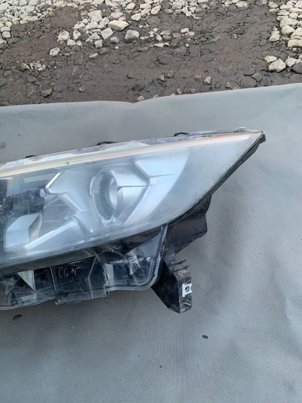 Фара ліва Nissan Qashqai 2014-2020 J11 Нісан Кашкай Є Пошкодження