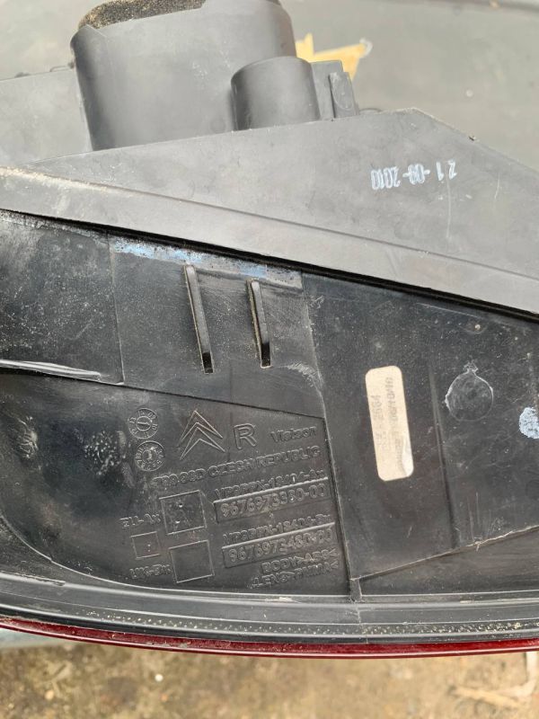 Стопи ліхтарі лівий правий фонарь Citroen DS3 Сітроен ДС3 09-16