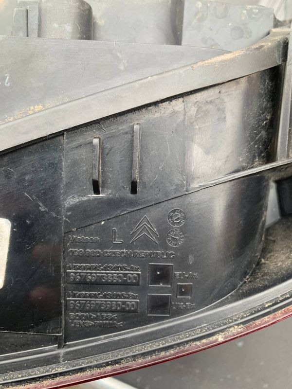 Стопи ліхтарі лівий правий фонарь Citroen DS3 Сітроен ДС3 09-16