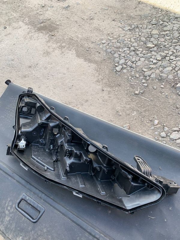 Уцінка Корпус фари правий Toyota corolla cross 22 - 25