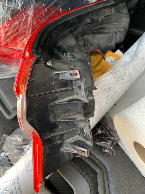 Стоп ліхтар фонарь лівий Toyota Camry Тойота камрі 70 Уцінка