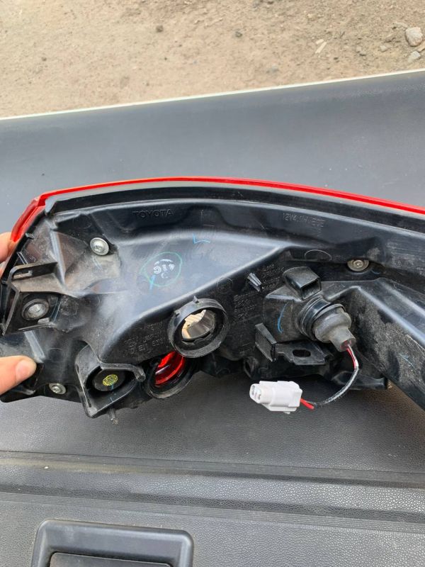 Стоп ліхтар фонарь лівий Toyota Camry Тойота камрі 70 Уцінка