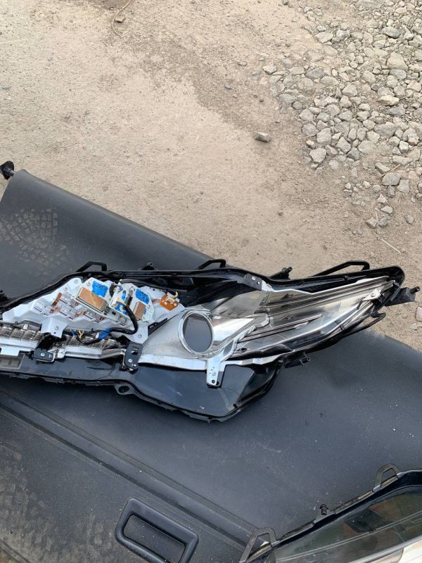 Скло фари ліве праве Toyota camry 70 тойота камрі 70 По запчастинах