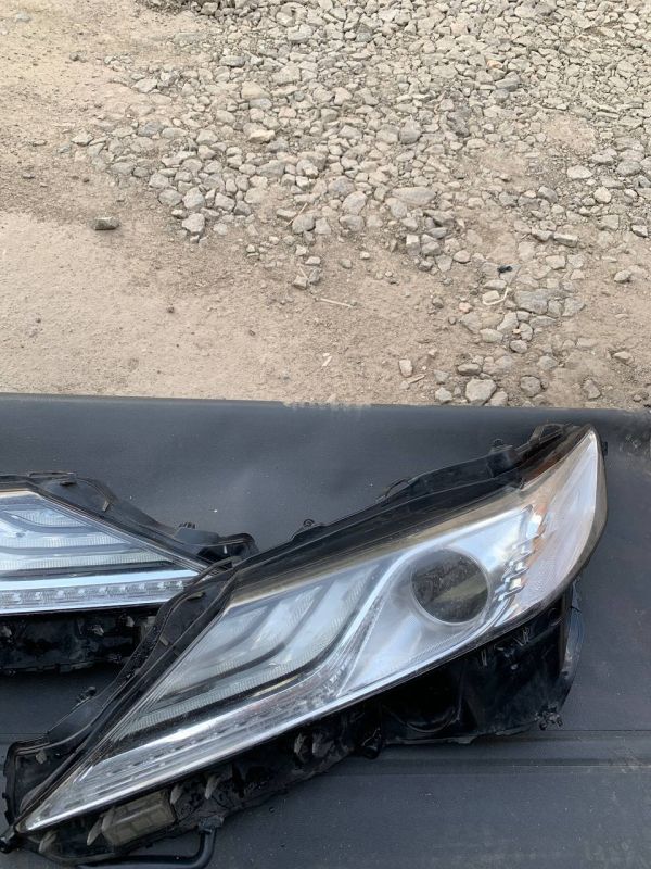 Скло фари ліве праве Toyota camry 70 тойота камрі 70 По запчастинах