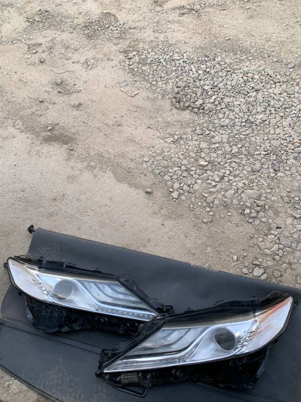 Скло фари ліве праве Toyota camry 70 тойота камрі 70 По запчастинах