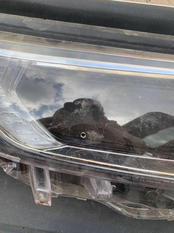 Скло фари праве  Toyota rav 4 уцінка по запчастинах