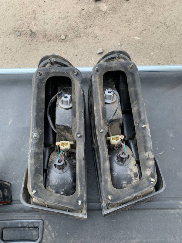 Стоп ліхтар фонарь лівий правий Киа Kia sephia 95