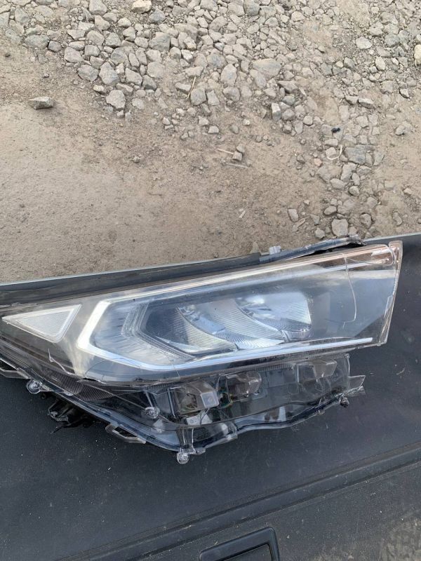 Фара по запчастинах Toyota RAV4 Після ДТП 