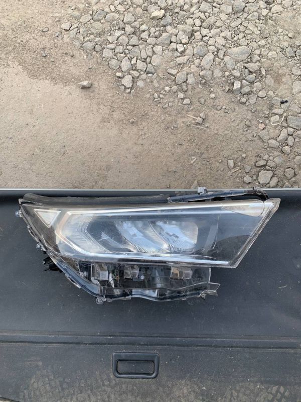 Фара по запчастинах Toyota RAV4 Після ДТП 
