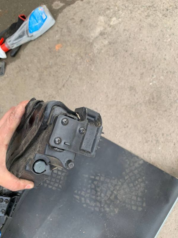 На запчастини Центральний денний ходовий ліхтар Hyundai Sonata