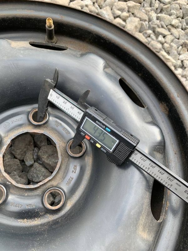 Можливо комплект Диски сталеві seat skoda volkswagen 6j R14 Розболтовка 5x100 et 37 2140927