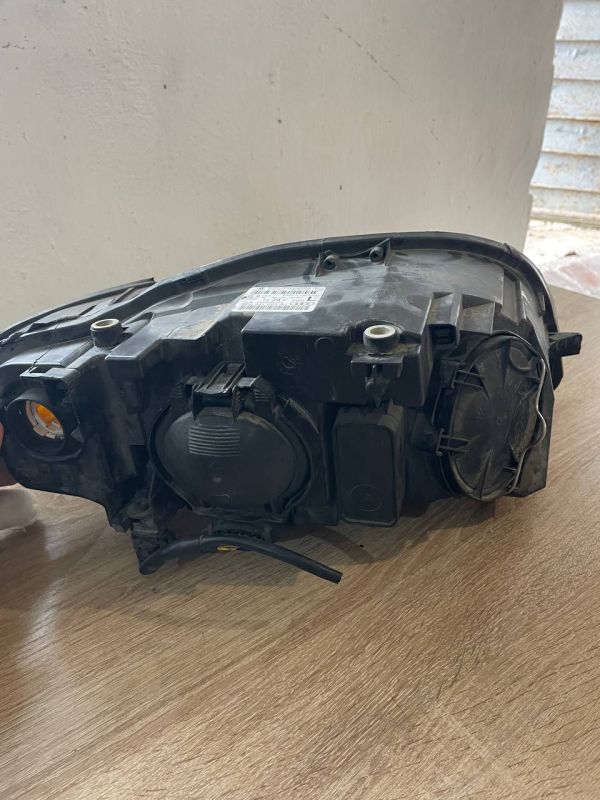 Фара передня ліва галоген Ауді А4 В7 Audi A4 B7 Є пошкодження на запчастини