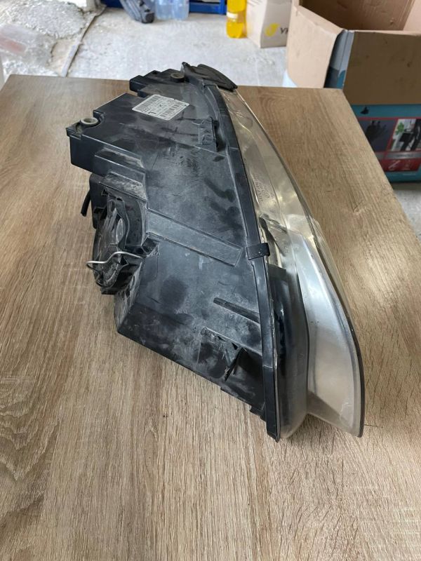Фара передня ліва галоген Ауді А4 В7 Audi A4 B7 Є пошкодження на запчастини