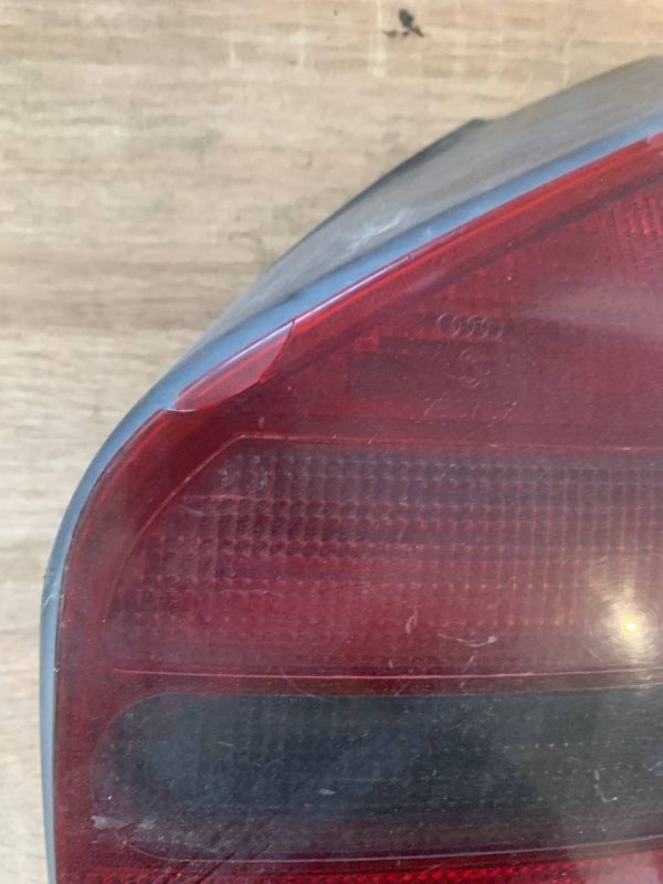 Ліхтар стоп правий фонарь Audi A3 8 Уцінка Дефект