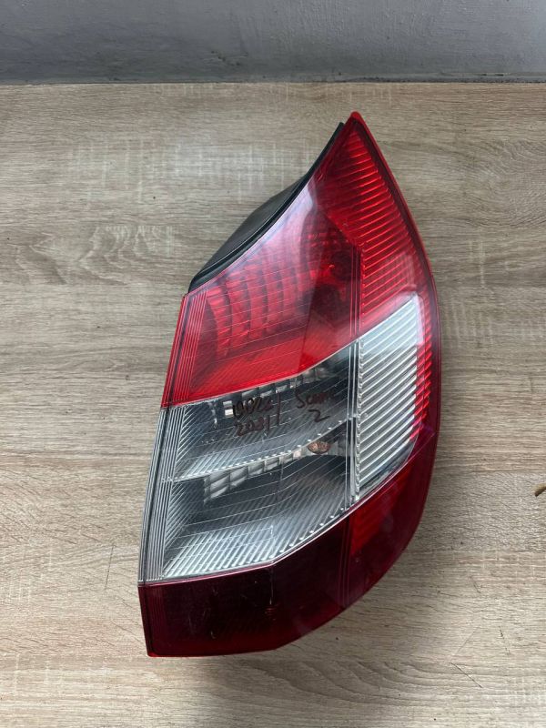 Стоп ліхтар задній правий фара renault scenic сценик 2 до рестайлінга Є Дефект