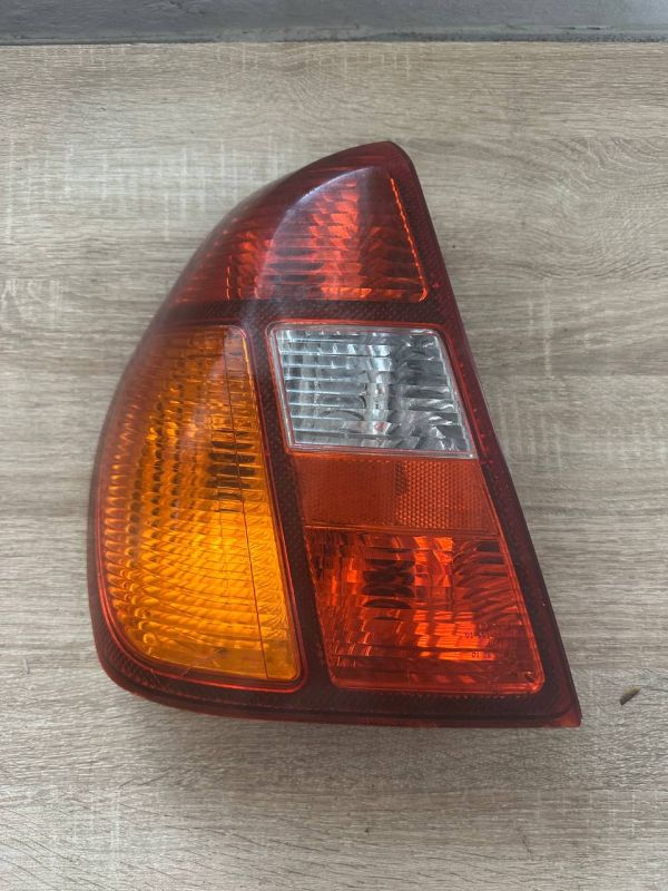 Ліхтар задній лівий Renault Symbol 1 / Clio 2 2006-2008 Symbol Є Дефект Уцінка