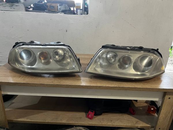 Передні фари ліва права ксенон Volkswagen Passat B5+