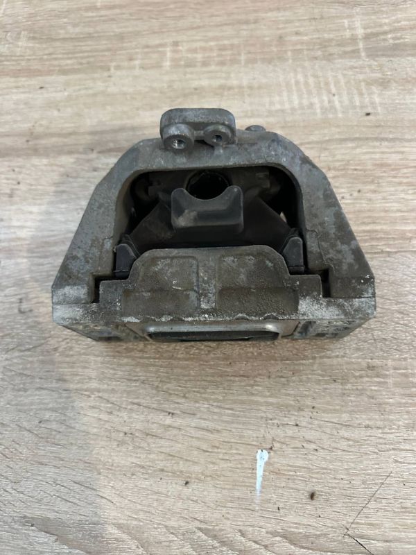 Подушка двигуна Skoda octavia tour Volkswagen Golf 4 1J019928
