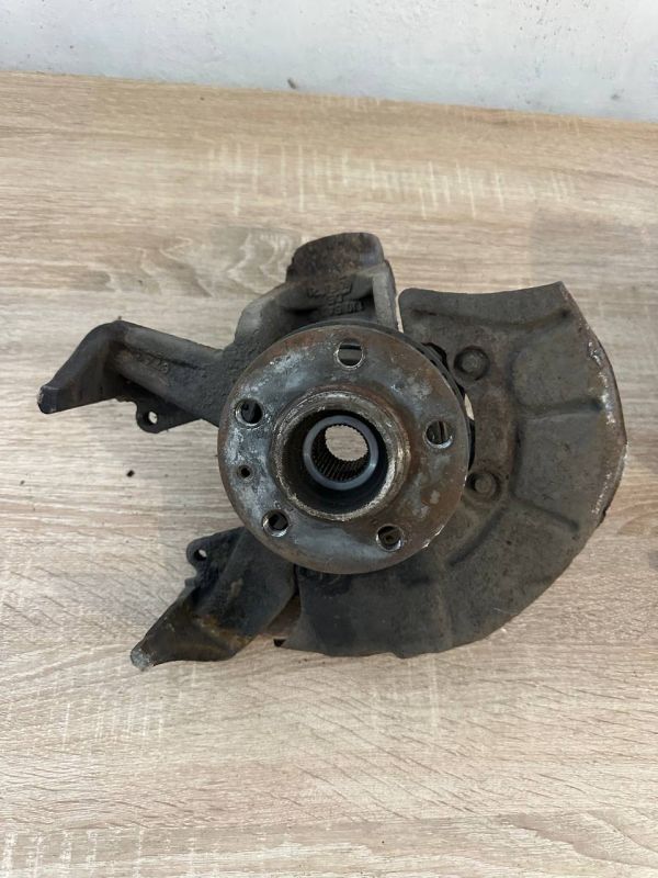 Ступиця Цапфа передня права ліва VOLKSWAGEN GOLF 4 BORA AUDI A3 SEAT LEON TOLEDO SKODA OCTAVIA TOUR 1J0407256AG
