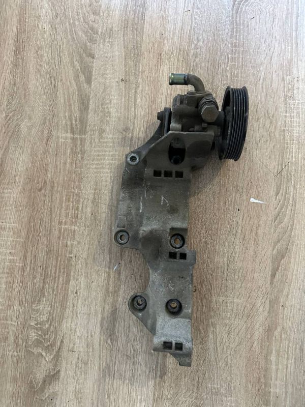 06A903143F Кронштейн ГПК генератора кондиціонера Volkswagen Golf PASSAT Skoda Octavia