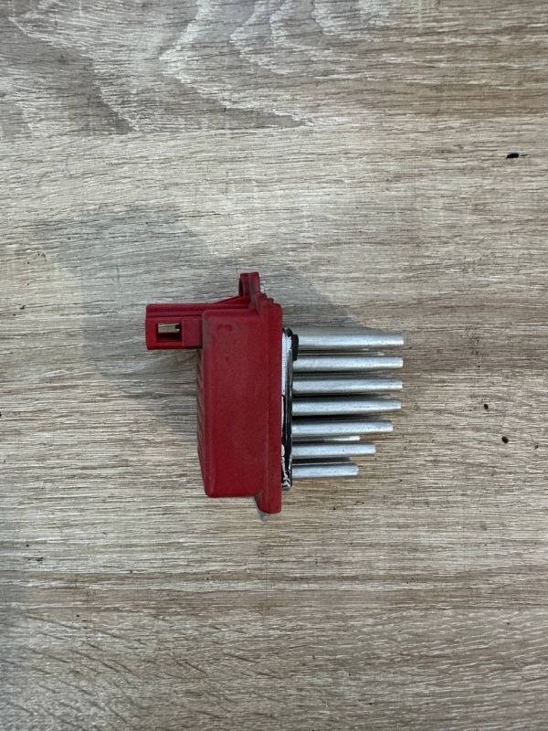 Резистор печки Audi A-4,A-3 ,Volkswagen Golf 4 Polo Passat B-4 Skoda Octavia 1J0 907 521 5DS 006 467-01 657364M