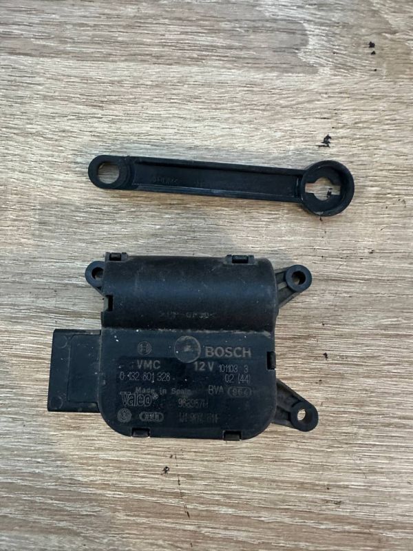 Привода заслонки пічки клімату Volkswagen Golf 4 Bora Skoda Octavia Tour 1J1907511G 0132801324