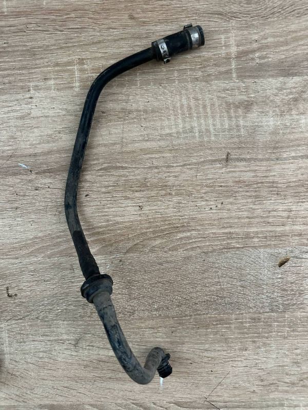 Патрубки трубки Шкода тур Патрубок Volkswagen Golf IV, Skoda Octavia 2004- 06A133240C