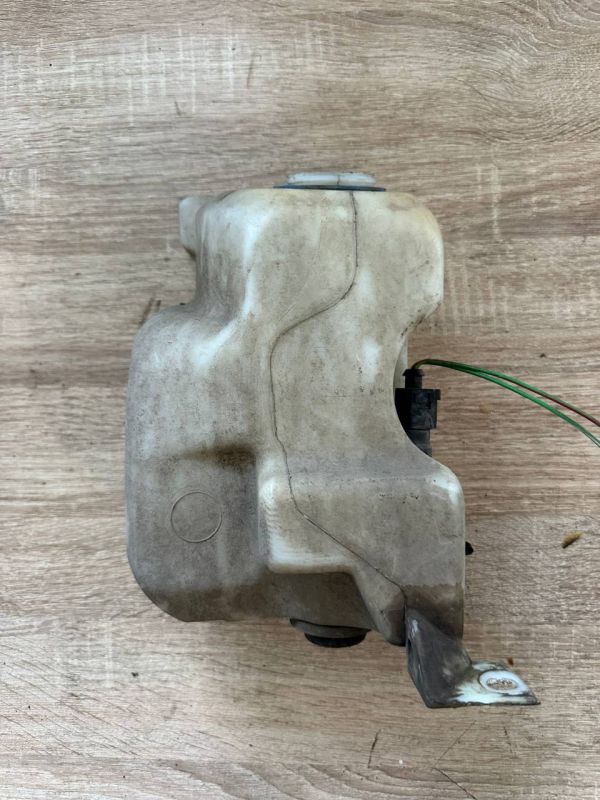 Бачок омивача лобового скла З моторчиком 1J0955453B VAG/Skoda/Seat