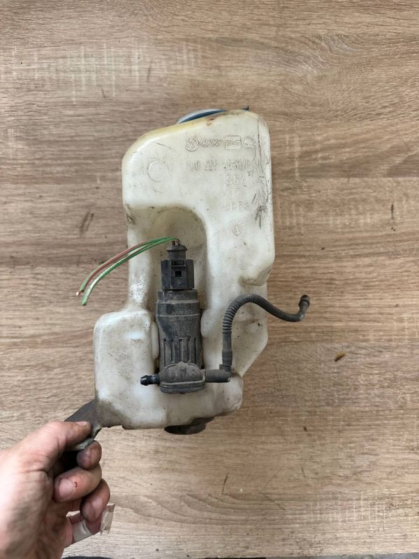 Бачок омивача лобового скла З моторчиком 1J0955453B VAG/Skoda/Seat